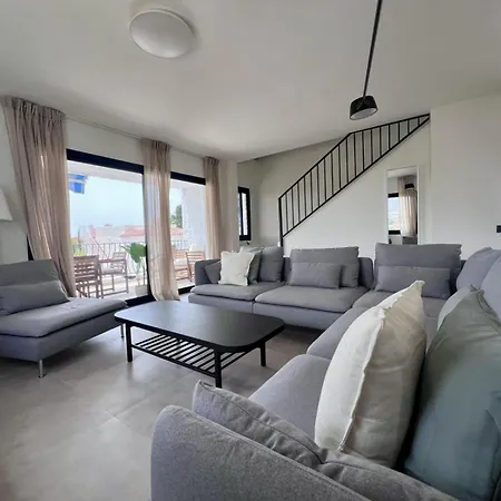 Casa Barra - 3 Bedroom With Private Pool - Lual Holiday home *